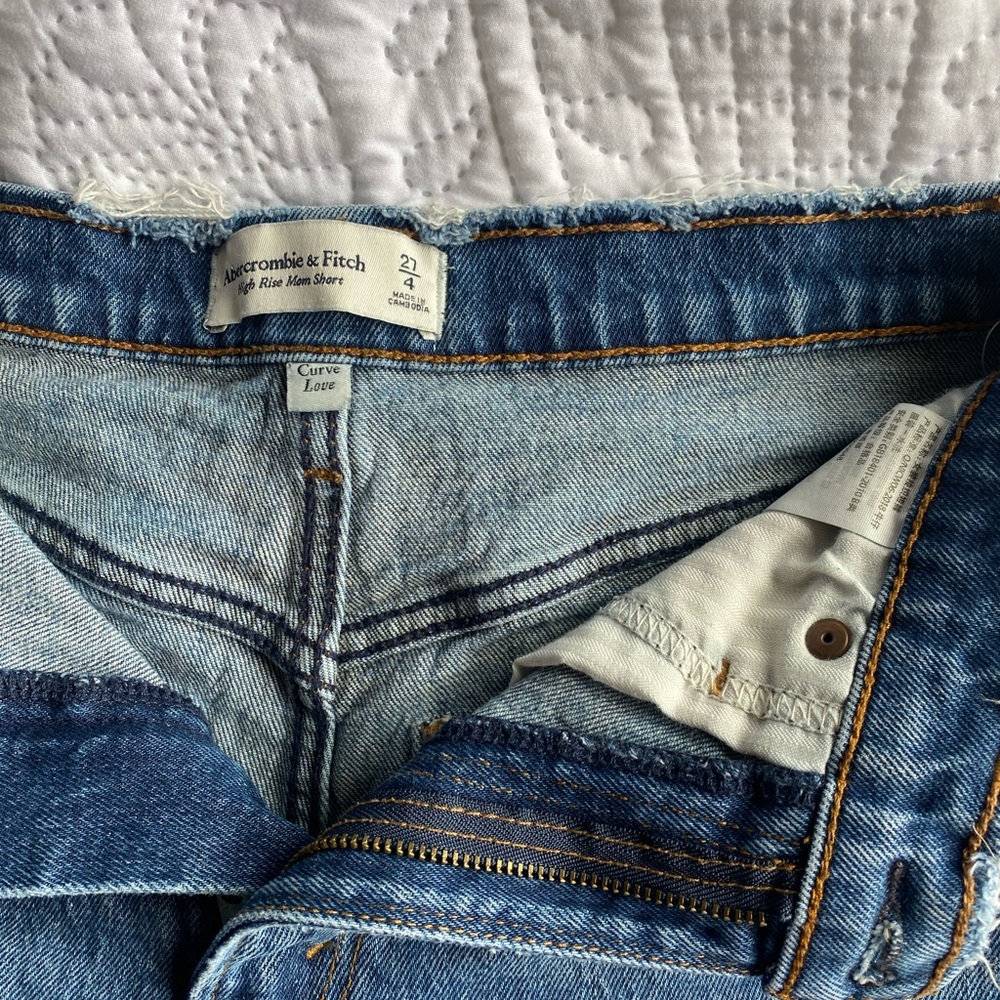 ABERCROMBIE JEAN SHORTS - Picture 2 of 4